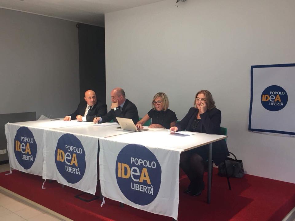 IDEAMonzaBrianz's tweet photo. #Immagini e scatti del #convegno per il #Referendum del #22ottobre  organizzato da IDeA Monza-Brianza e cena conclusiva. #Grazie a tutti!! https://t.co/NxOTKdsbyQ