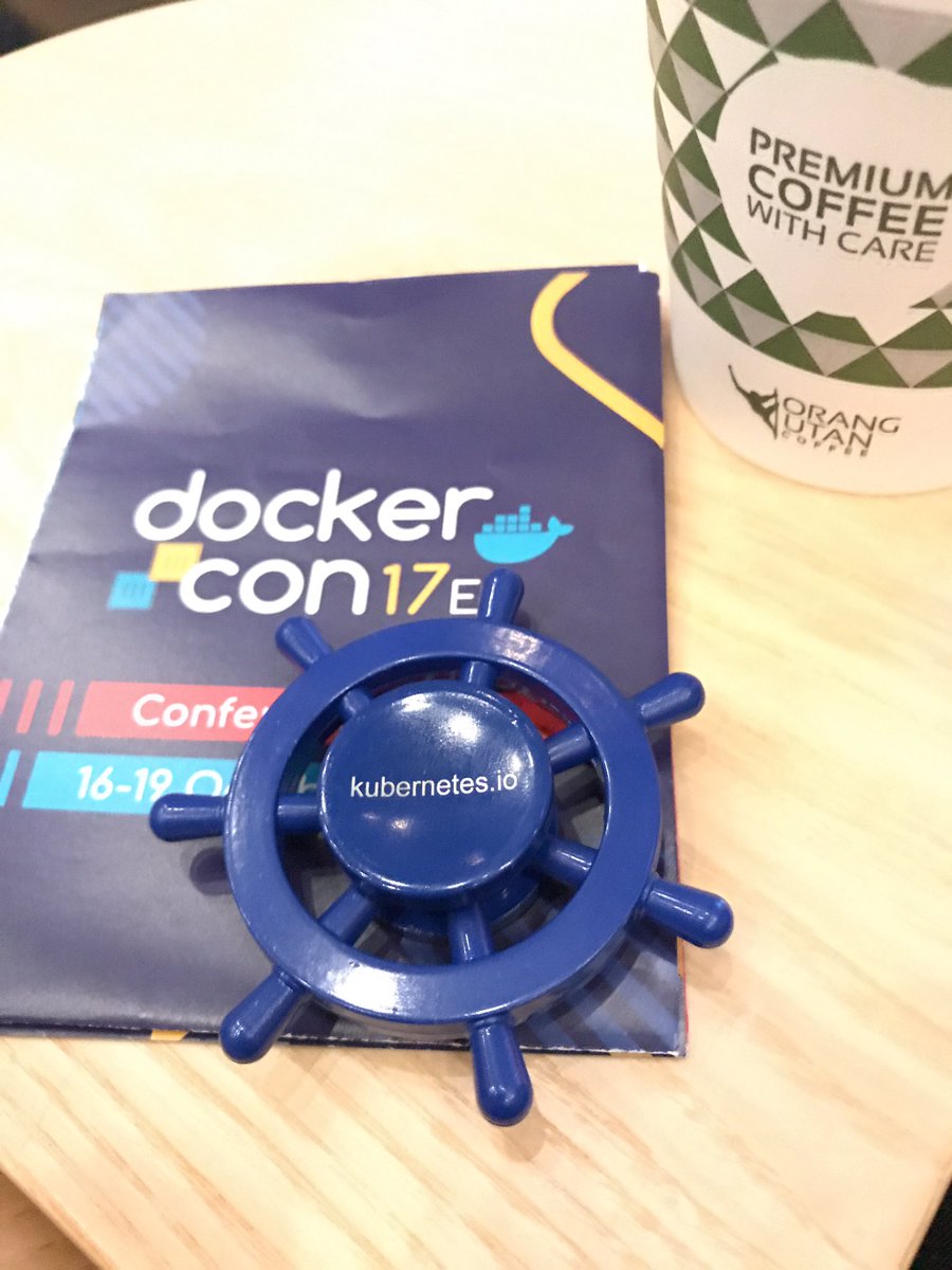 thomas_hector's tweet photo. Yndlings fidget spinner #Kubernetes #k8s #dockercon #peytz https://t.co/sI9DHphQRD
