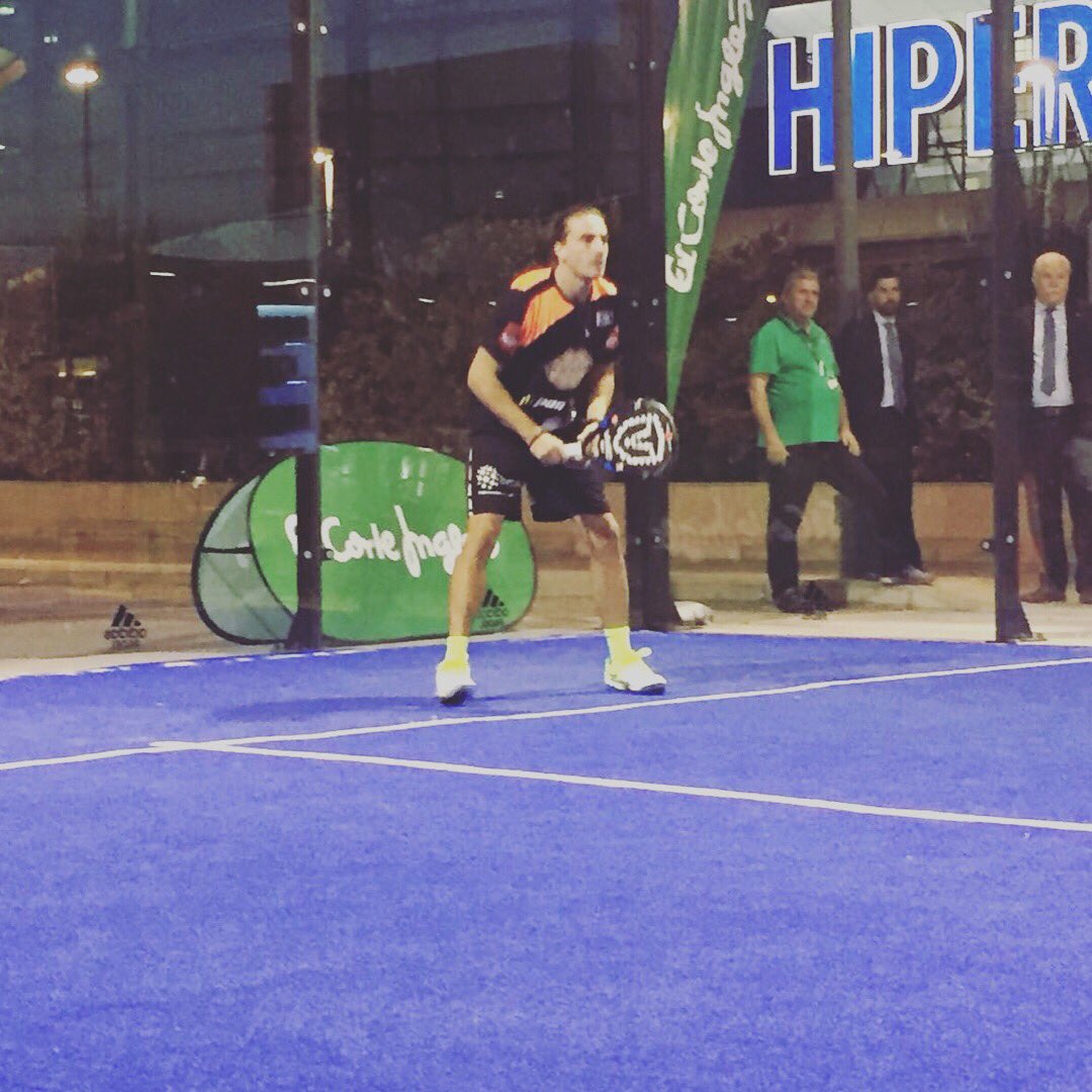 padelvairo's tweet photo. Gran jornada deportiva en #ElCorteIngles, Madrid junto a nuestro jugador #FedeQuiles testeando las nuevas #PalasVairo! https://t.co/c2lKRJ3ROx