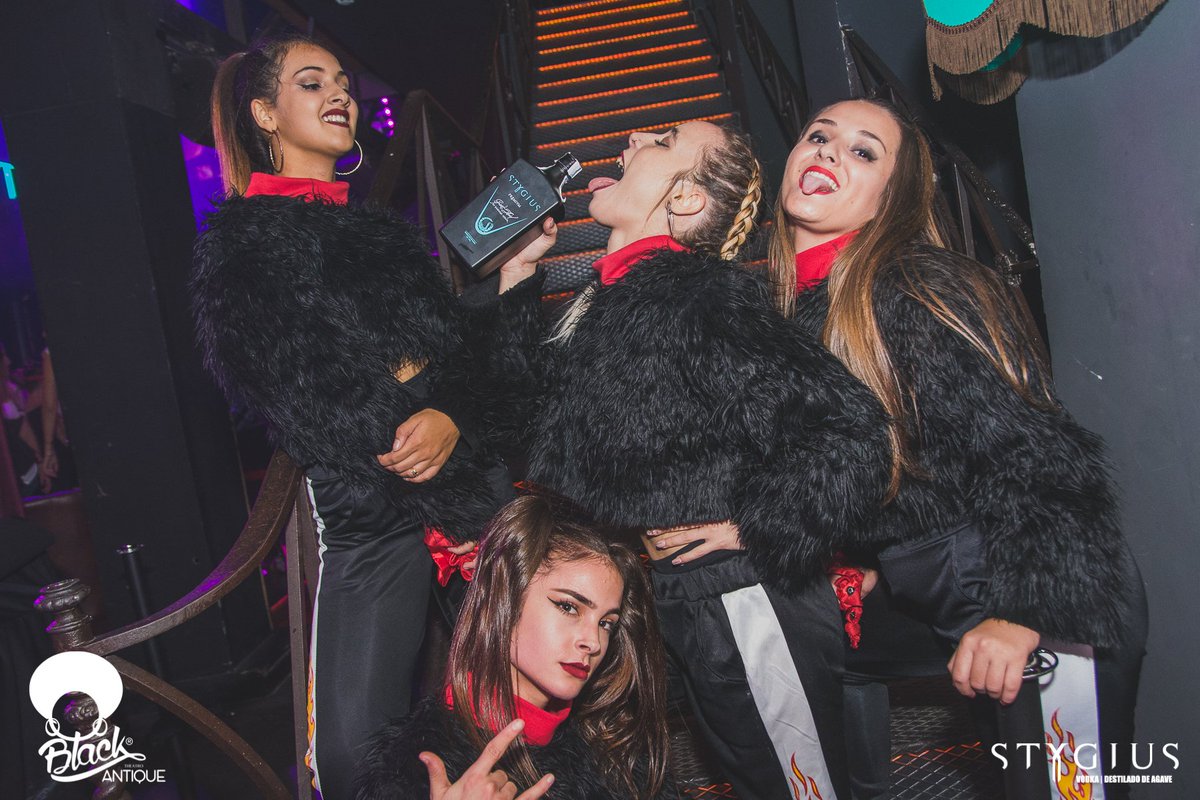 StygiusFluid's tweet photo. 💎 Un #BLACK más sin parar de bailar en @AntiqueTheatro.💎 #BenditoMomento powered by #STYGIUS I/III https://t.co/6O8JpOsHK0