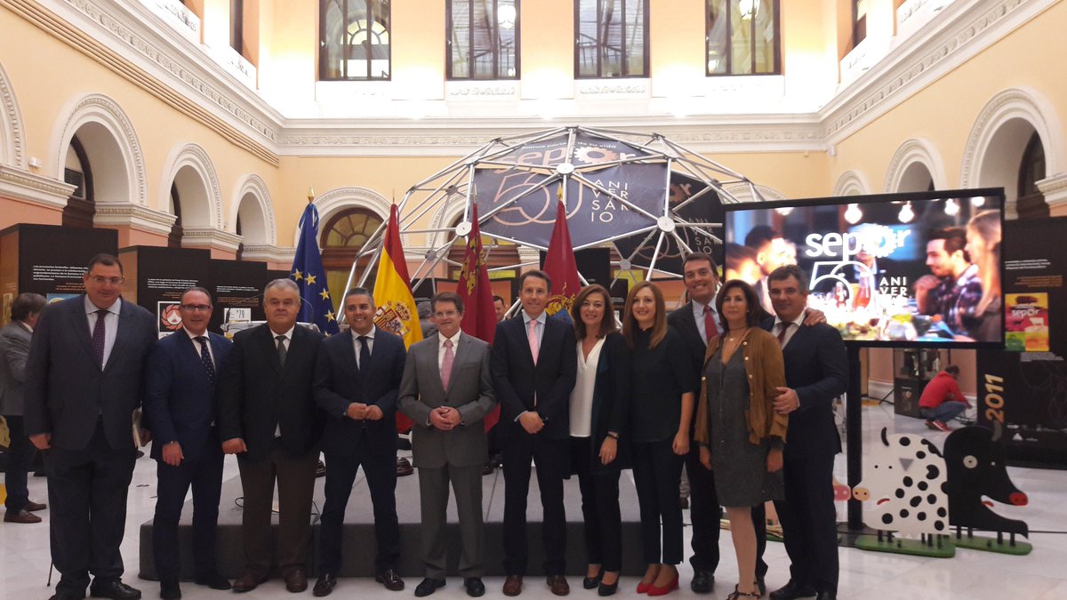 .<a href="/Pencho_Gil/">Fulgencio Gil</a> y <a href="/paco_jodar/">Paco Jódar</a> presentan la 50ª edición de la Feria ganadera, industrial y agroalimentaria SEPOR goo.gl/ypRaoJ