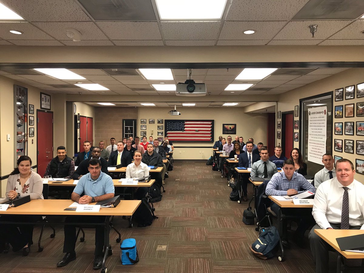ArlingtonVaFD's tweet image. Please welcome Recruit Class 75, our largest class in #ACFD history! We will be following these 35 recruits for the next 28 weeks 🚒🚑