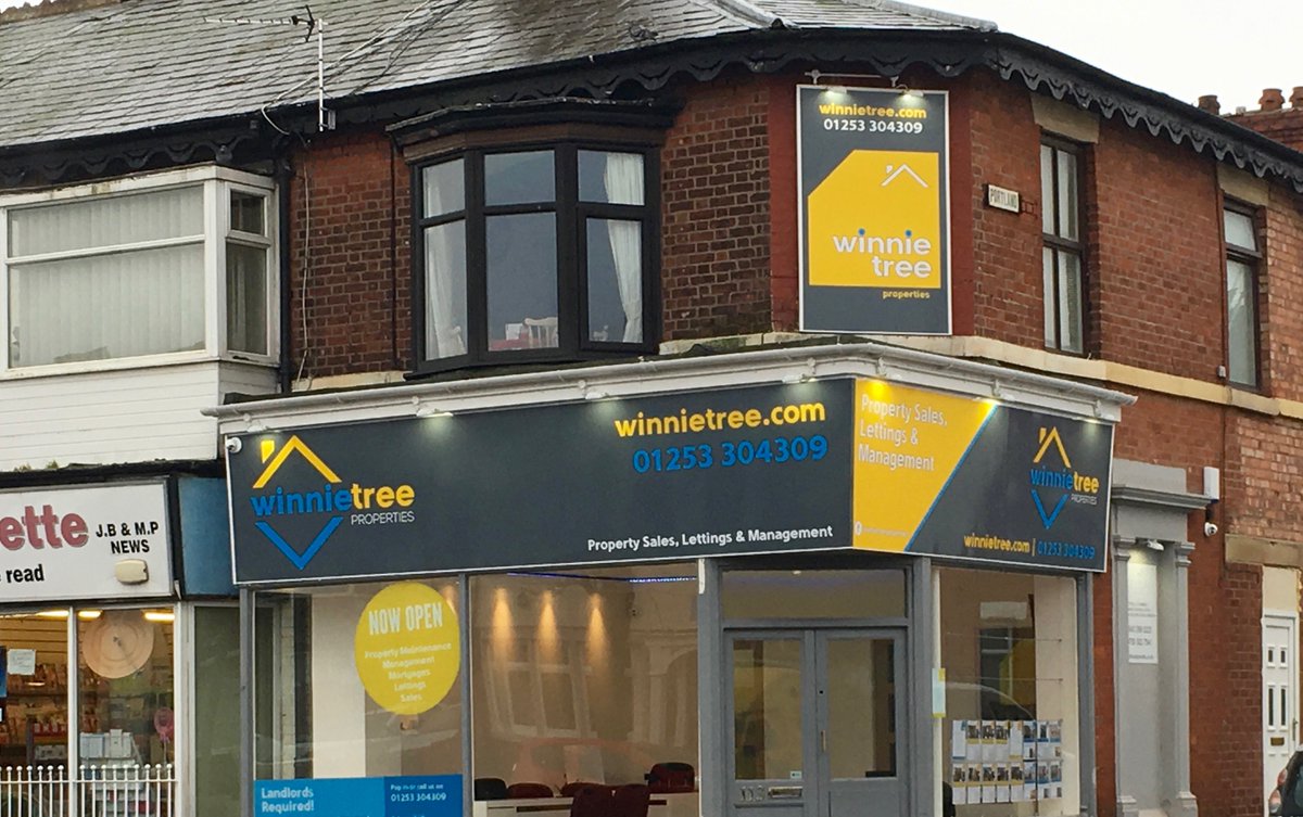 WinnieTreeBPOOL's tweet photo. 🌟🎉💫Happy Moving Day💫🎉🌟
What a fantastic time to get settled before Christmas 🎅🎄🎁 Enjoy your new home 🏡 at Condor Grove! 
Call 01253 304309 https://t.co/X1g4IHrA6p