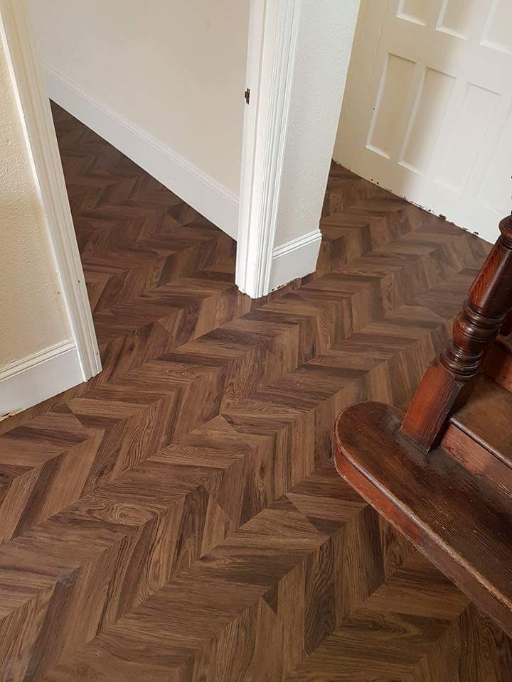 DW_Flooring's tweet photo. @Polyflorltd #expona tanned chevron on @FBallUK #1200pro @HansonPlywood #sp101 #f46 #f48plus #floorskills #masterinstaller13 https://t.co/Twg95yqdHV
