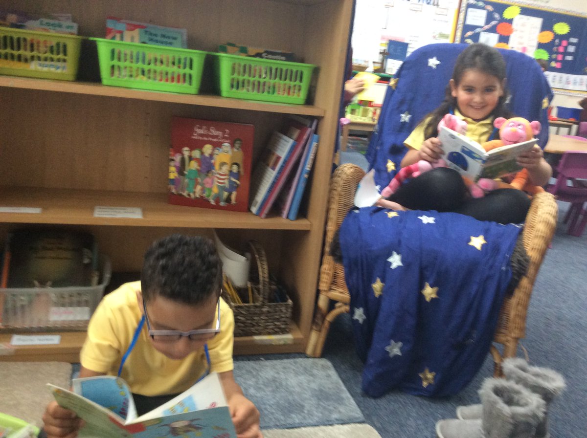 stcharleshullY1's tweet photo. This afternoon we are exploring some of the exciting resources in our learning environment. https://t.co/0jwhvxO6vt