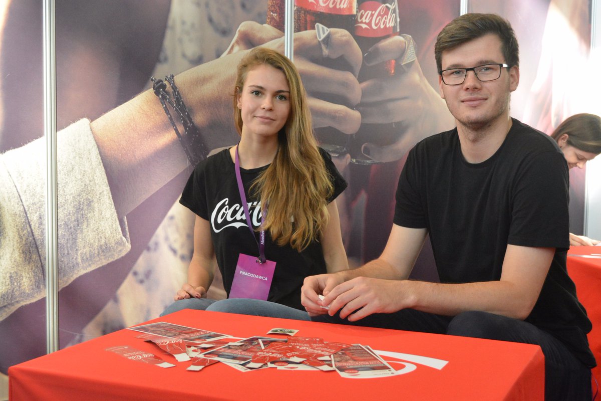 anna_solarek's tweet photo. #CocaCola na największych targach pracy i praktyk w Polsce #AbsolventTalentDays w @warszawa. Zapraszamy na @PGENarodowy #iCoke #kariera https://t.co/yJdcHRNQ5I