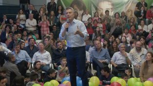 ADN979FM's tweet photo. 📻#MóvilADN #CapFederal @clapsyta Estaremos en el Acto de campaña @mauriciomacri junto a @elisacarrio en el micro estadio del club FCOeste.- https://t.co/BkPgA1qkmZ