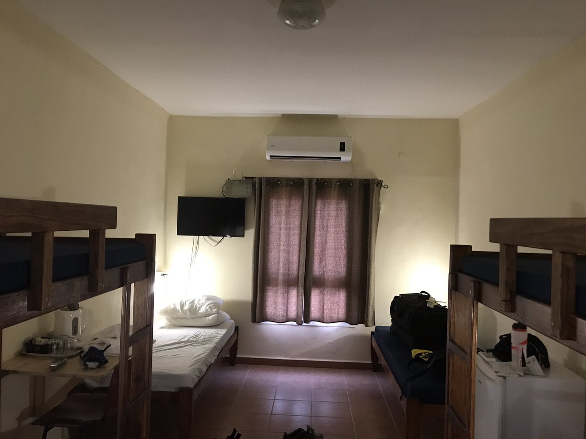 clive kahn tweet media