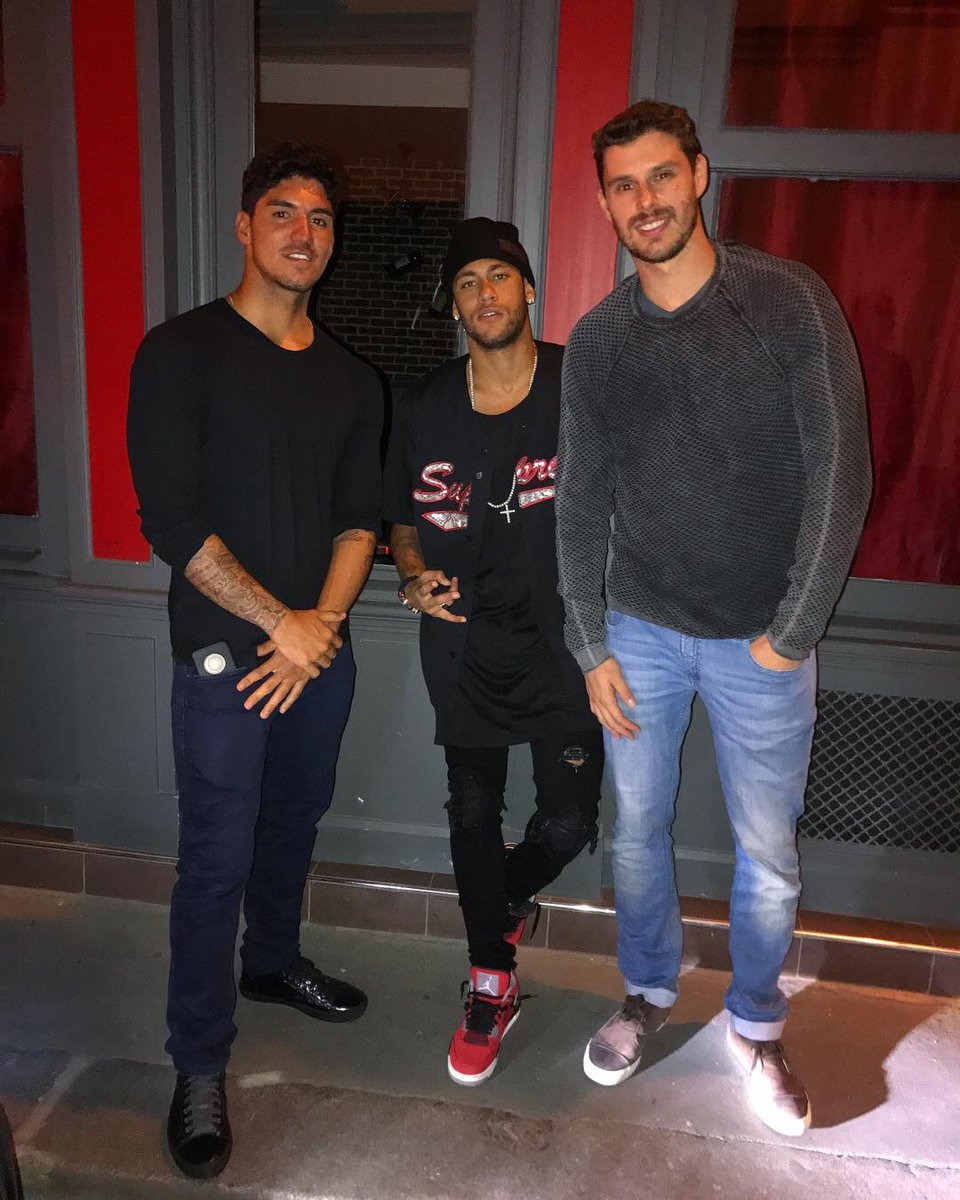 neymarjr's tweet image. Diretoria in Paris 🇫🇷