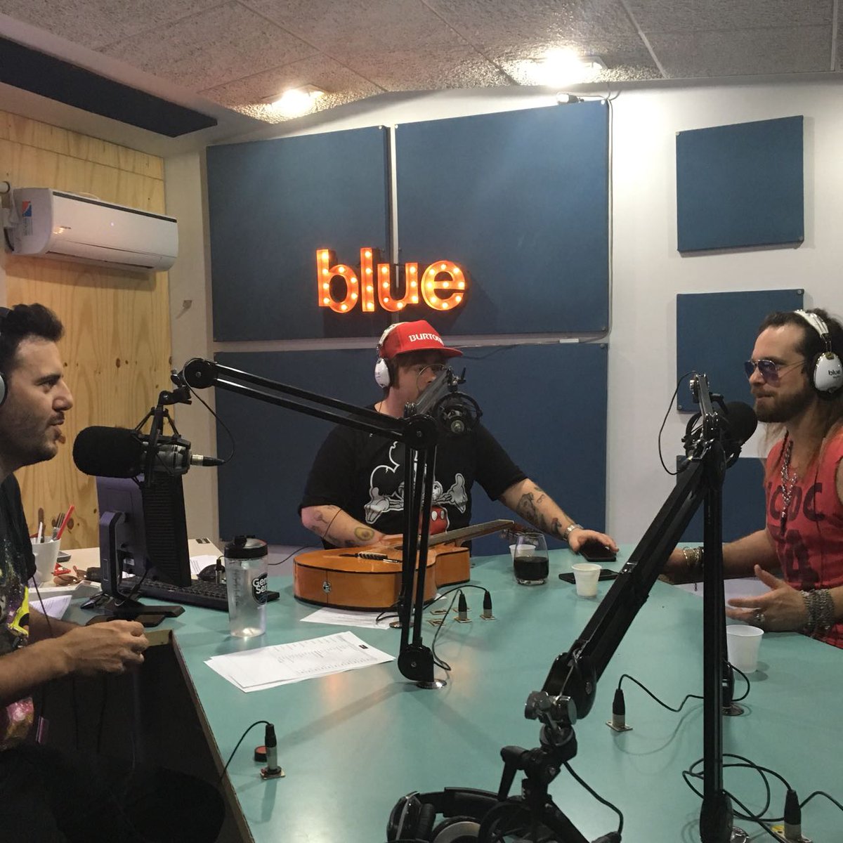 FundHuesped's tweet photo. ¡Poné ya @FmBlue1007!
@tripA_germAn habla con @miguegranados y @martingarabal de #FFAD2017, recital a beneficio de @FundHuesped. https://t.co/1ZvUCqyLyv
