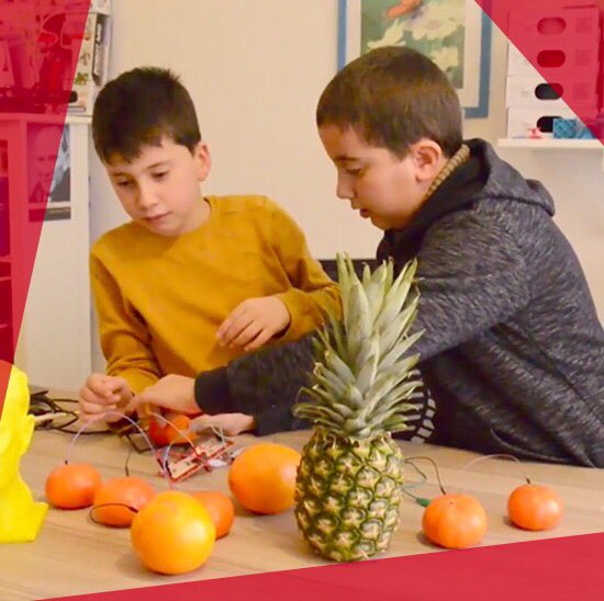 MaKey MaKey kartlar ile çocuklarımızın müzikal yetenekleri gelişiyor! Geniş Ekran Yaşam'da! 
#genisekran
youtu.be/QJ_KoO3WftU