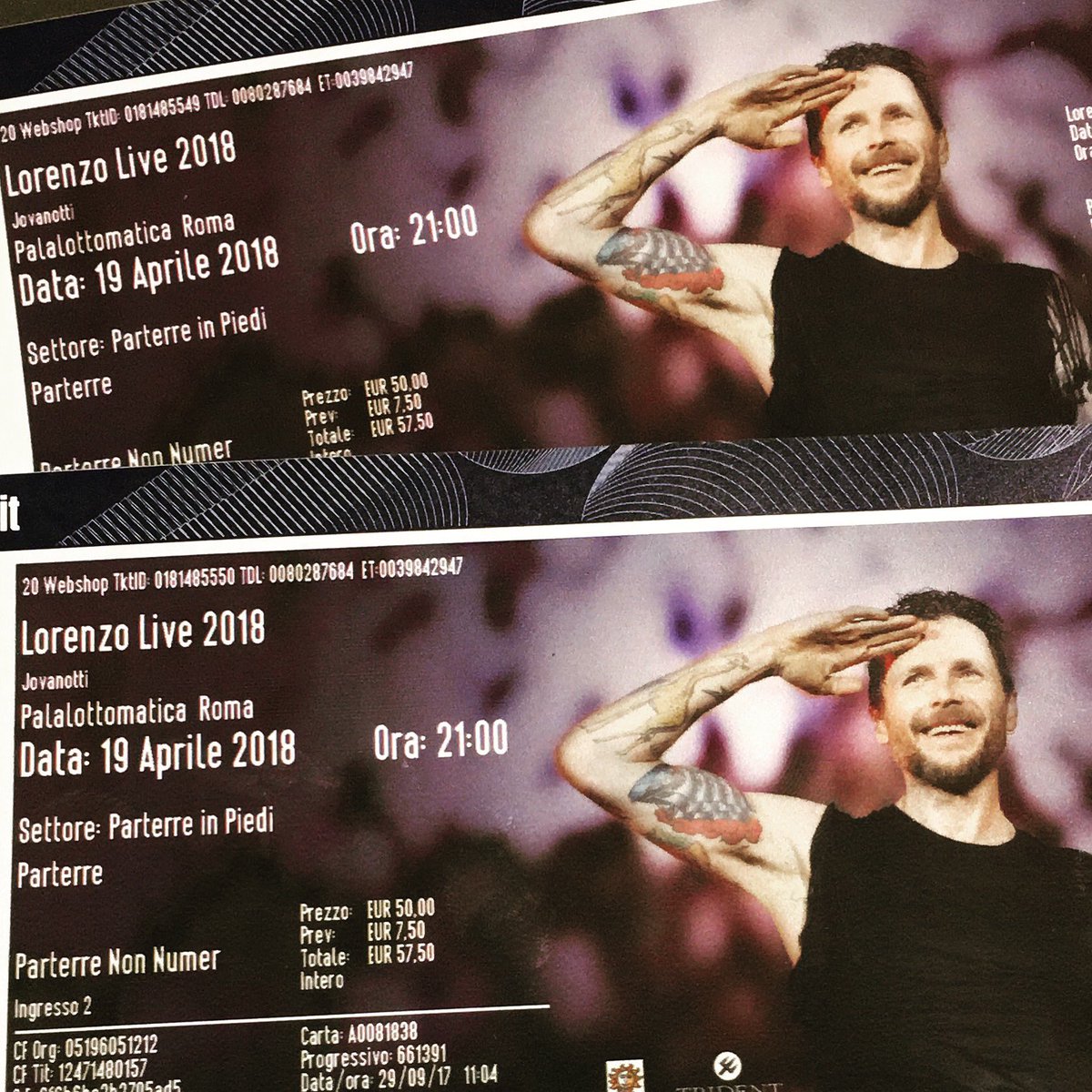 Giuli__a's tweet photo. @lorenzojova io sono pronta!!!!! E tu? #lorenzojova2018 #regalodicompleannoinanticipo #roma♥️ https://t.co/mMRpG2EvEj