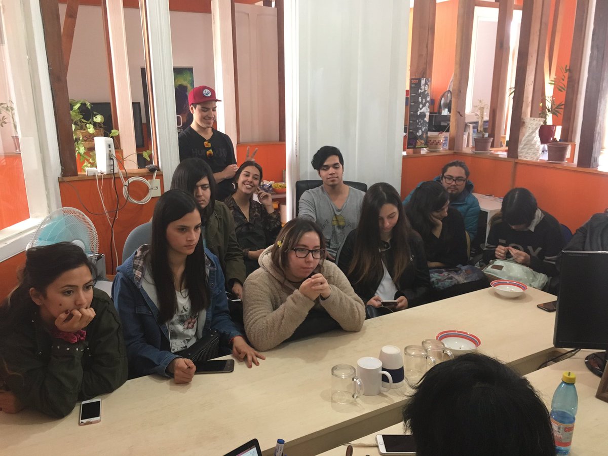 danielgana's tweet image. En @keyslideapp compartiendo experiencias con Javier Luz y los chicos de @disenounab campus creativo viña del mar