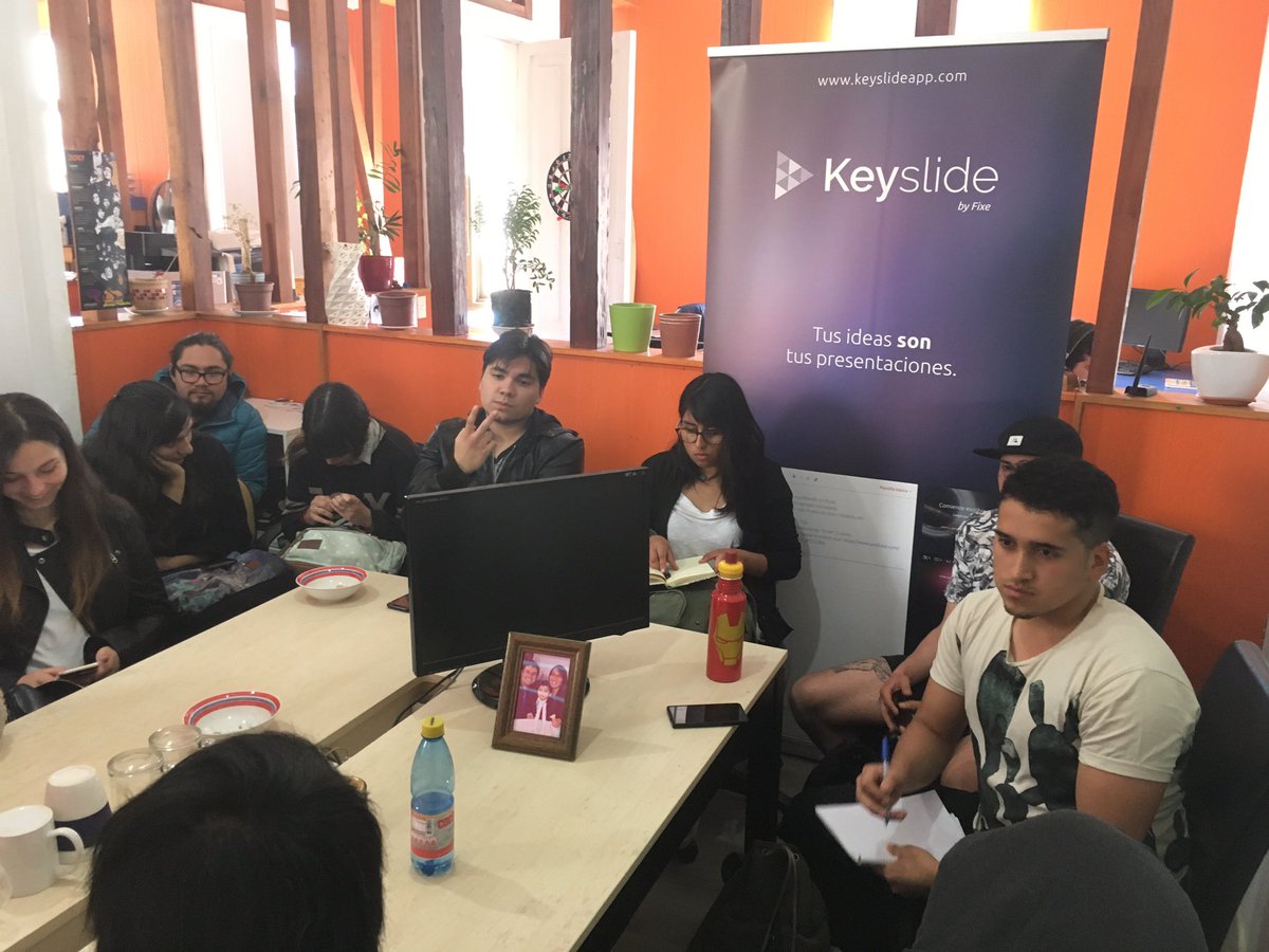 danielgana's tweet image. En @keyslideapp compartiendo experiencias con Javier Luz y los chicos de @disenounab campus creativo viña del mar