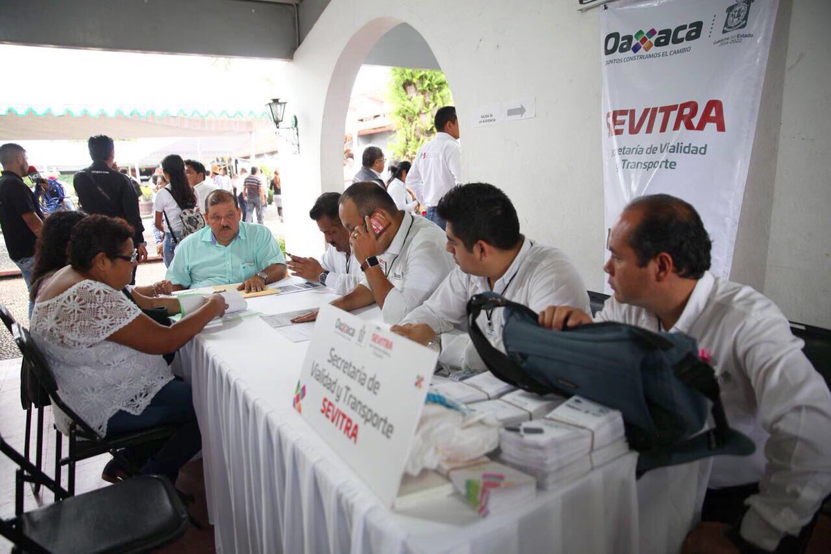 GobOax's tweet photo. En la 3ª #AudienciaPublicaGobOax, atendemos a todos los sectores en la Casa de la Cultura de Tuxtepec, somos un Gobierno cercano. https://t.co/GcUFfkr5GV