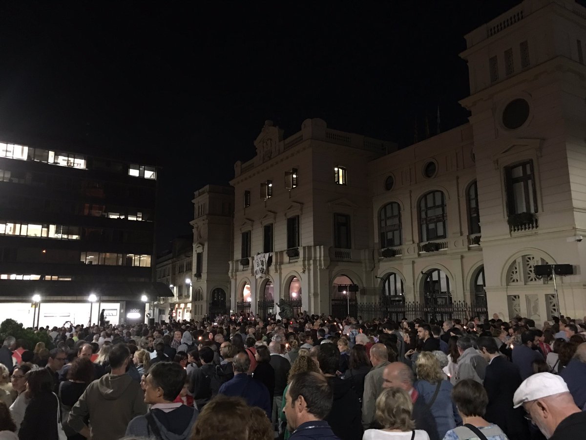 aranmtnez's tweet photo. #LlibertatCuixartSanchez #LlibertatJordis https://t.co/eC5RHrdzlq