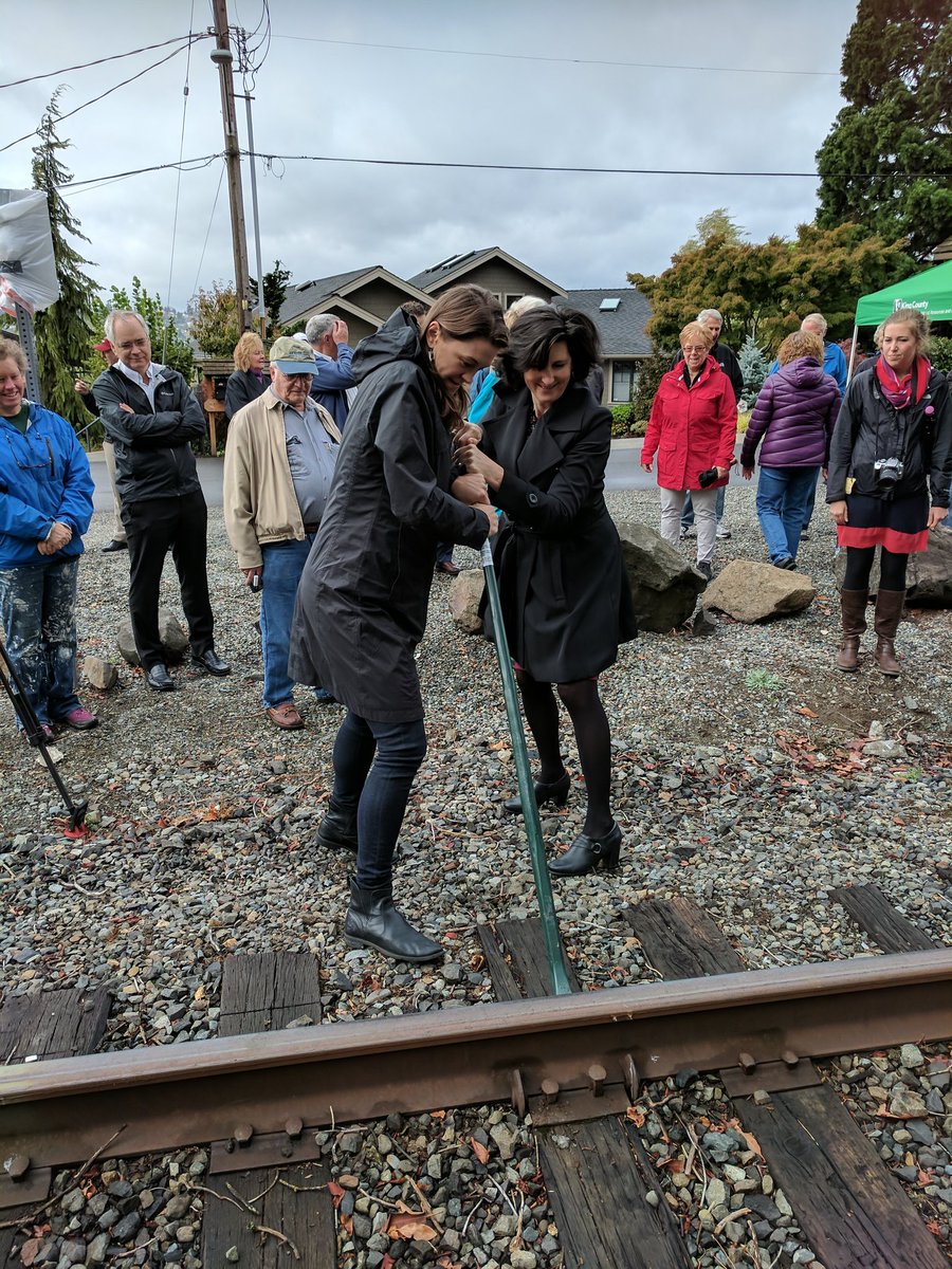 CascadeBicycle's tweet photo. 1/2 Right now: pulling first spikes from rails on Renton, making way for 4 miles of ped/bike trail on #EastsideRailCorridor by spring '18 https://t.co/50OA67vh0v