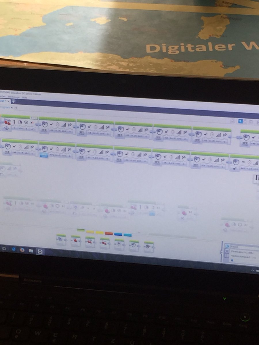 lebret16's tweet photo. Les robots en action #paschnet @allemandOT semaine scientifique en allemand https://t.co/Lu2NKlF6hW