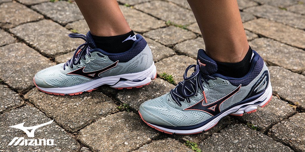 BodyNSoleSports's tweet photo. Sporting a premium sock liner and a softened heel, the #WaverRider21 is ready to take on any terrain. #MizunoRunning https://t.co/GCafK0QMr0 https://t.co/59m0VK1rFT