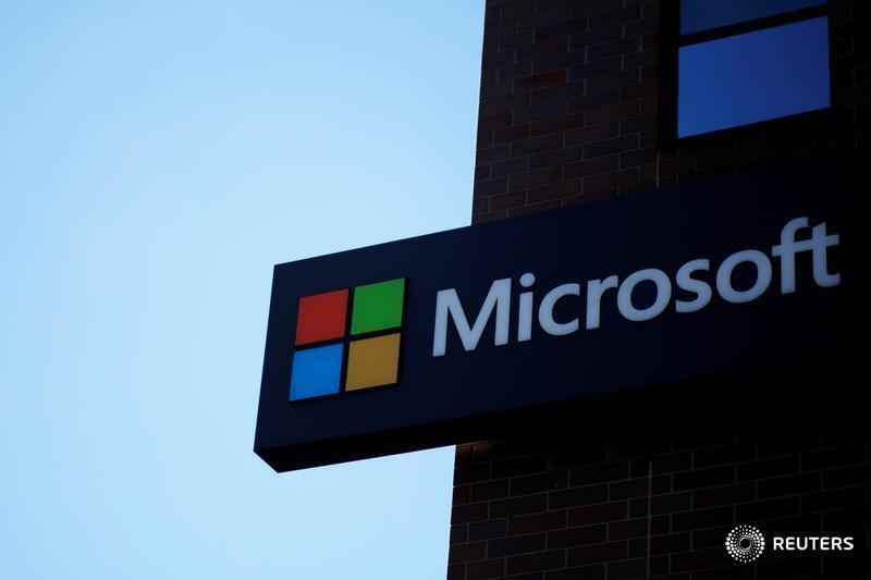 ReutersBiz's tweet photo. Former Microsoft employees speak for the first time about 2013 secret database hack https://t.co/PCORwXaRv5 via @JosephMenn https://t.co/hMksaxQw1V