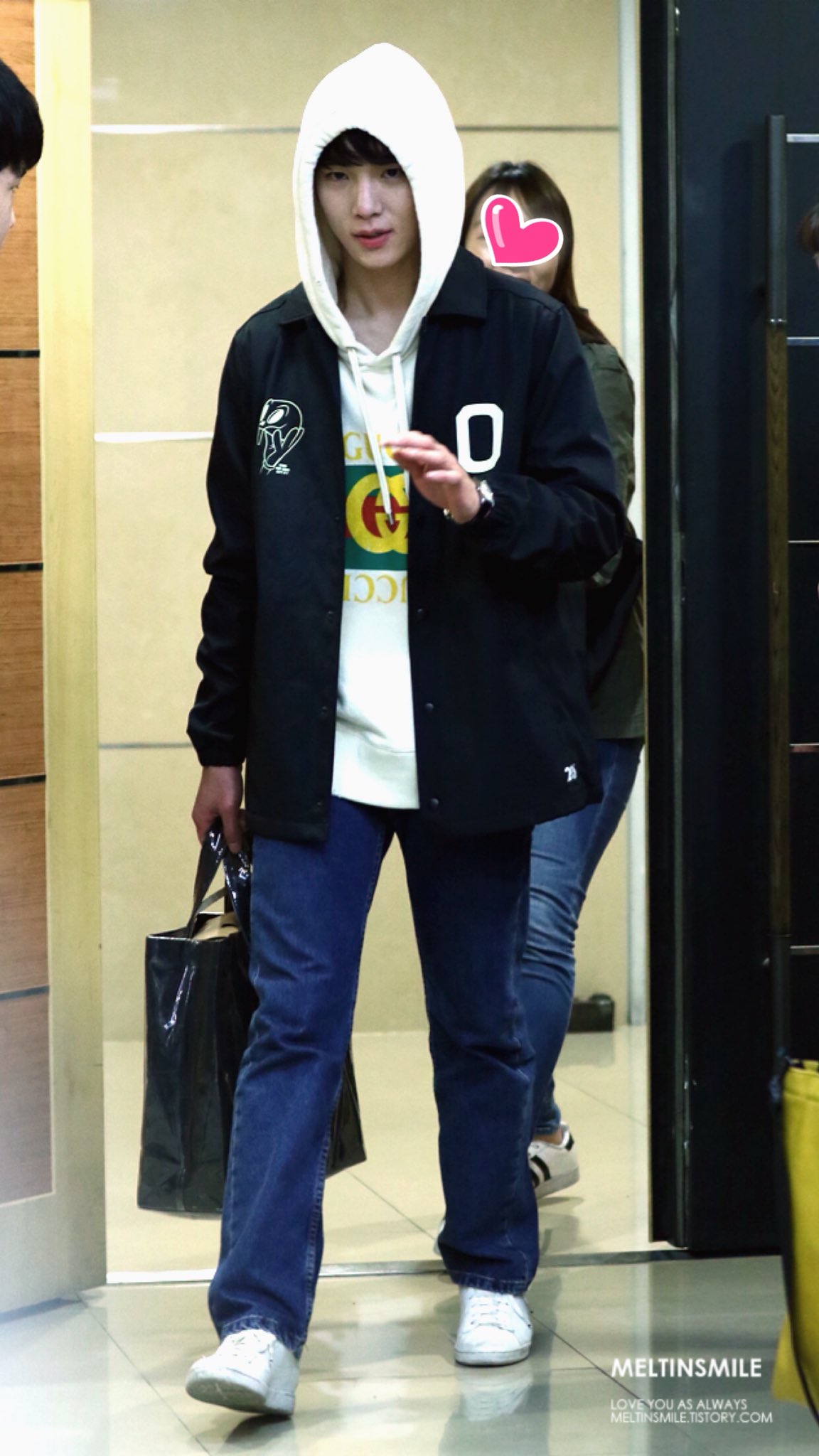 DMWCti-VAAAVpfe.jpg:large