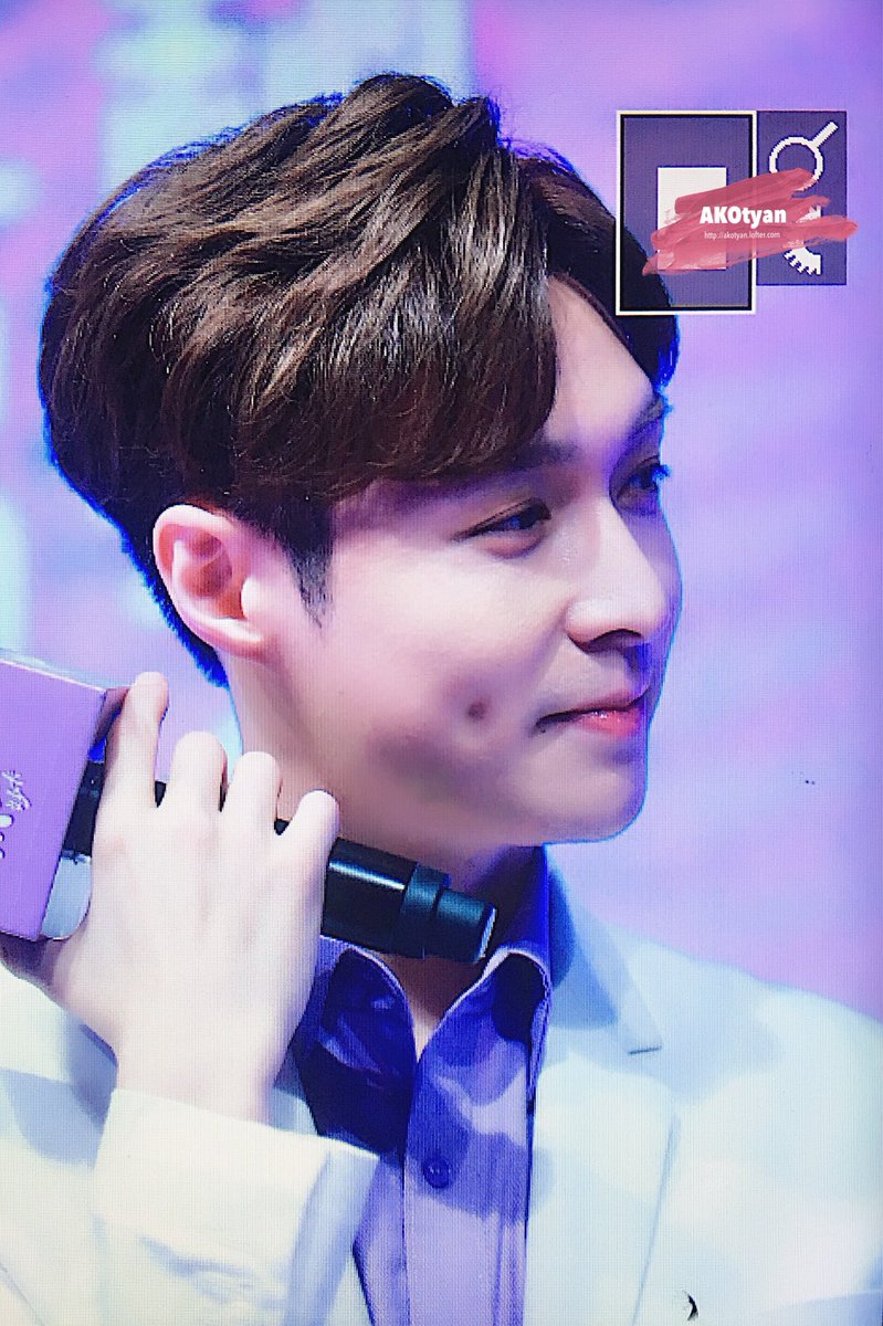 AKOtyan1007's tweet photo. 171017 #레이 #장이씽 #LAY https://t.co/1w9X2kxCWq