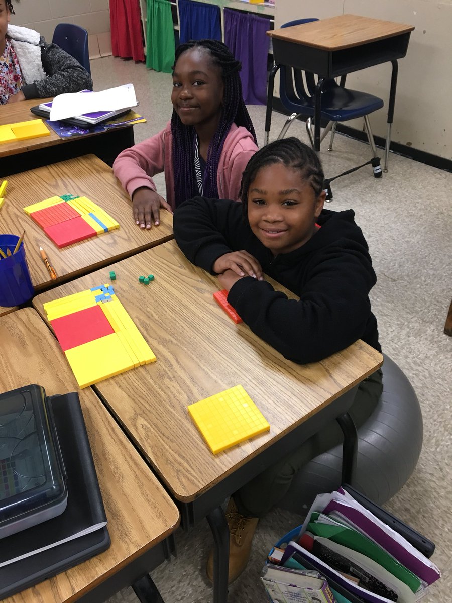 MrsRobbins5's tweet photo. We are learning to multiply decimals with manipulatives
#everykidmatters #soaringteachers #togetherwesoar https://t.co/9mOJUjMRbn