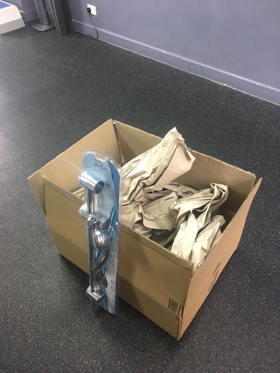 Shane_Ruds's tweet photo. Dear @AmazonUK 
Is there really the need to send this tiny object in this MASSIVE BOX #savetheplanet #ecounfriendly #outrageous #amazon https://t.co/3SAPdGGsZJ