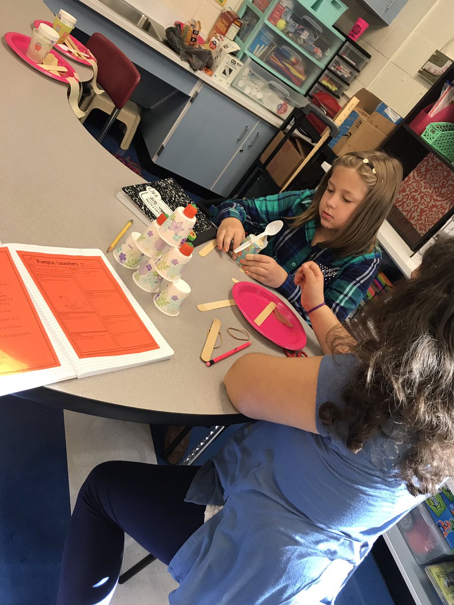 Escolartea's tweet photo. Making catapults for our pumpkins! @FawnArea #sesdinquiry https://t.co/mowDMt7SPn