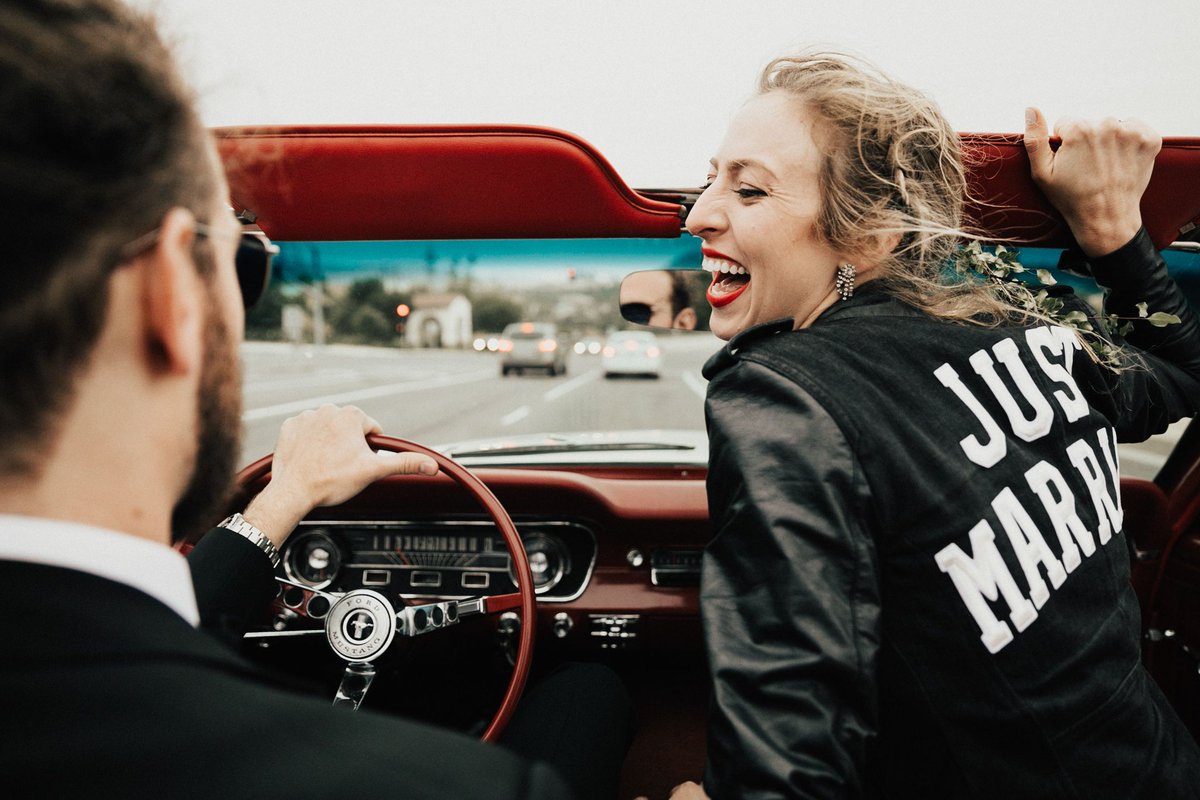 The cuties in today’s Cali #wedding  took a post-ceremony cruise in an old muscle car → buff.ly/2kT8Svb Image by Justin Jay