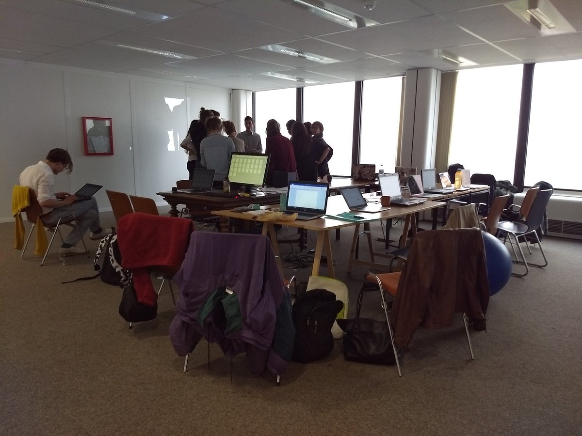 Multiples visites au studio aujourd'hui: <a href="/artnum/">artnum</a> en visite et orientation graphisme du <a href="/LE_75/">Le Septantecinq</a> en workshop