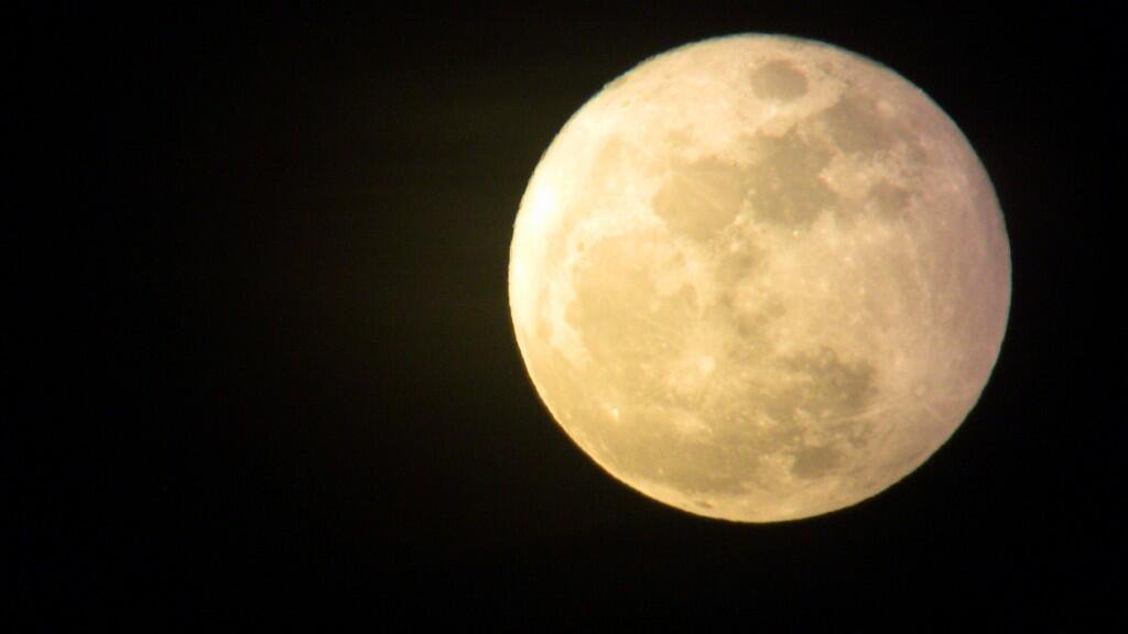 unkownspace_'s tweet photo. 45億年ほど前、火星ぐらいの大きさの天体が地球に衝突した結果、飛び散った破片が合体して出来たのが「月」 https://t.co/430fJr0uAk