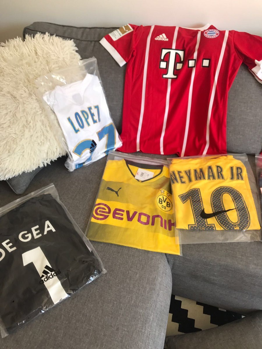 TopJerseys_15's tweet photo. 🏆🏆🏆

2017-2018 new jerseys are in stock now!

Check them here: https://t.co/It0faw44eA

#Barca #OM #ASRoma #Bayern #PSG https://t.co/3pFa132ZUX