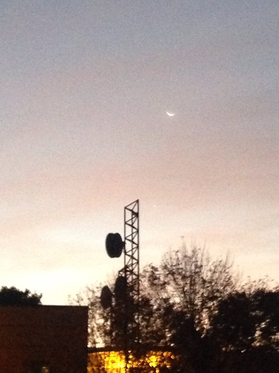 bryguy1955's tweet photo. A view of the moon and Venus just before sunrise #Nasa #WhoIsBryguy1955 #HelloAnna #TheEasyWay #Shield5 #astronomy https://t.co/4IptOiDGuk