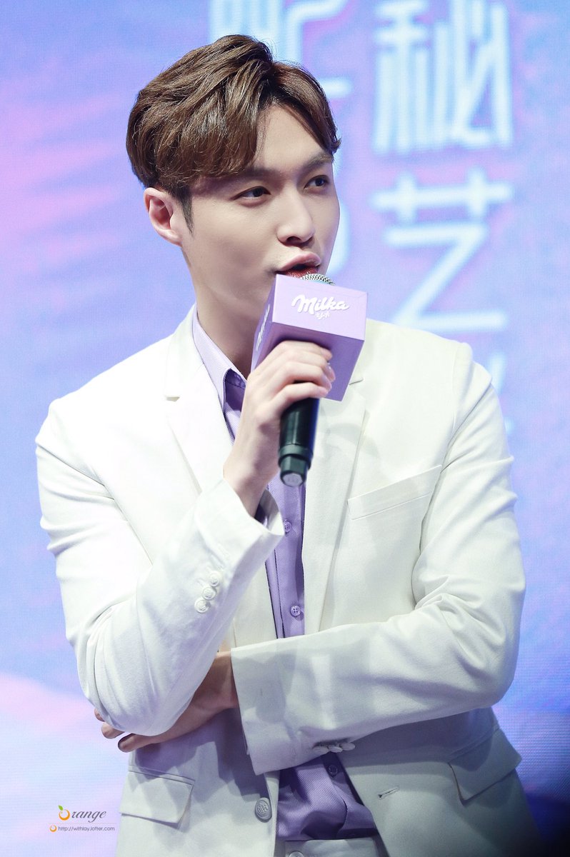Orange_For_Lay's tweet photo. 171017 #Yixing #Lay 🍫🍫🍫 https://t.co/4L1Yu6SxxY