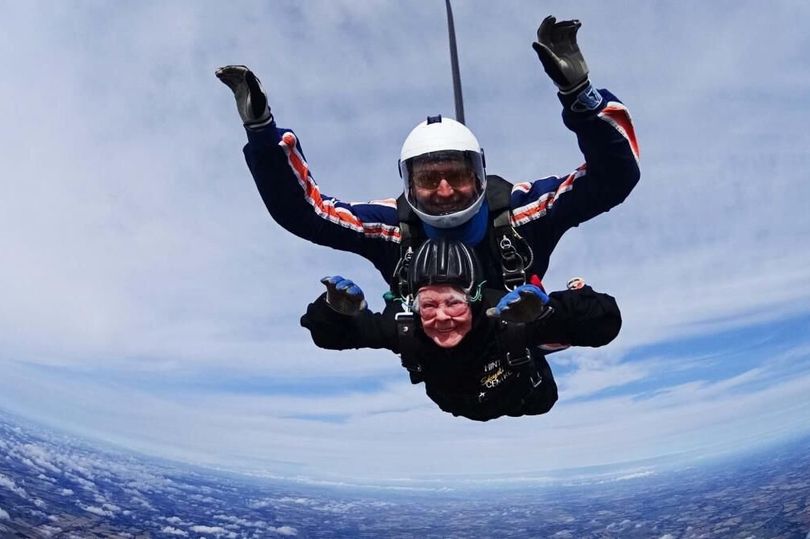 Fearless 85-year-old who's spending her retirement skydiving, swimming with sharks and even wing walking: bit.ly/2gfnsbf