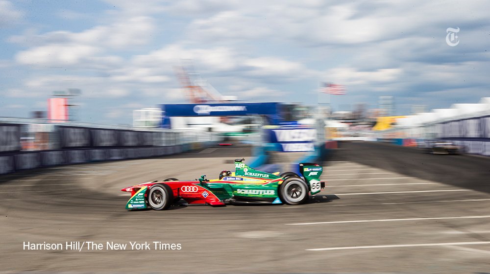 student photographers! <a href="/nytimes/">The New York Times</a> summer 2018 internship deadline is oct 31! APPLY! bit.ly/2xh46Kx @Harrisonhill__ was a 2017 intern!