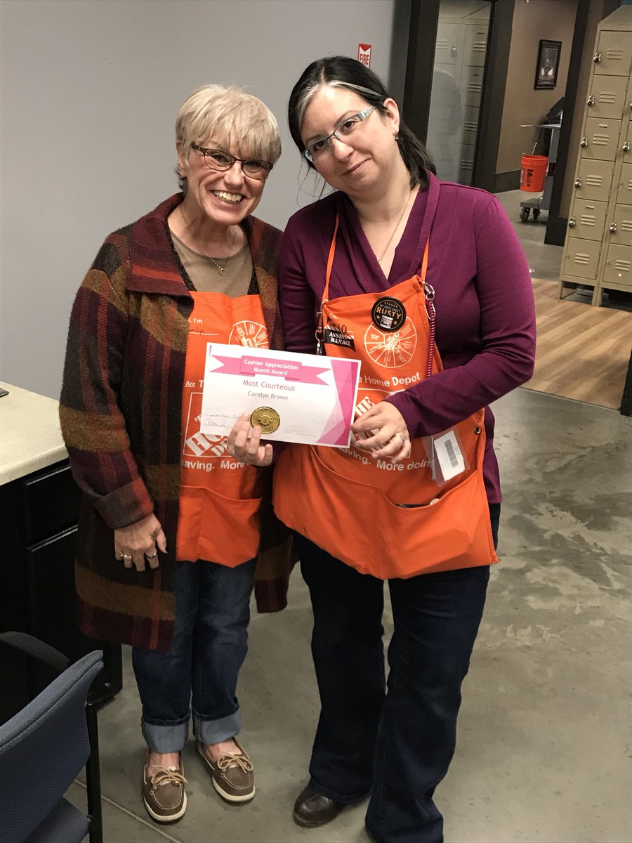 douglas_storm's tweet photo. Carolyn winning the front end courtesy award..awesome job!!! @sours25 @Wayne3885 @wendyrr7 @AliciaHinkle @wheeler_herb @HD3885Canal https://t.co/jSVs1rxSlh