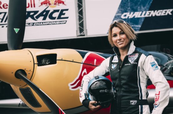 the_female_lead's tweet photo. British-born pilot MΓ©lanie Astles becomes first woman to win Red Bull Air Race https://t.co/Z2CZeoDkkG via @theipaper #firstwomanto https://t.co/vW2KU2e4gF