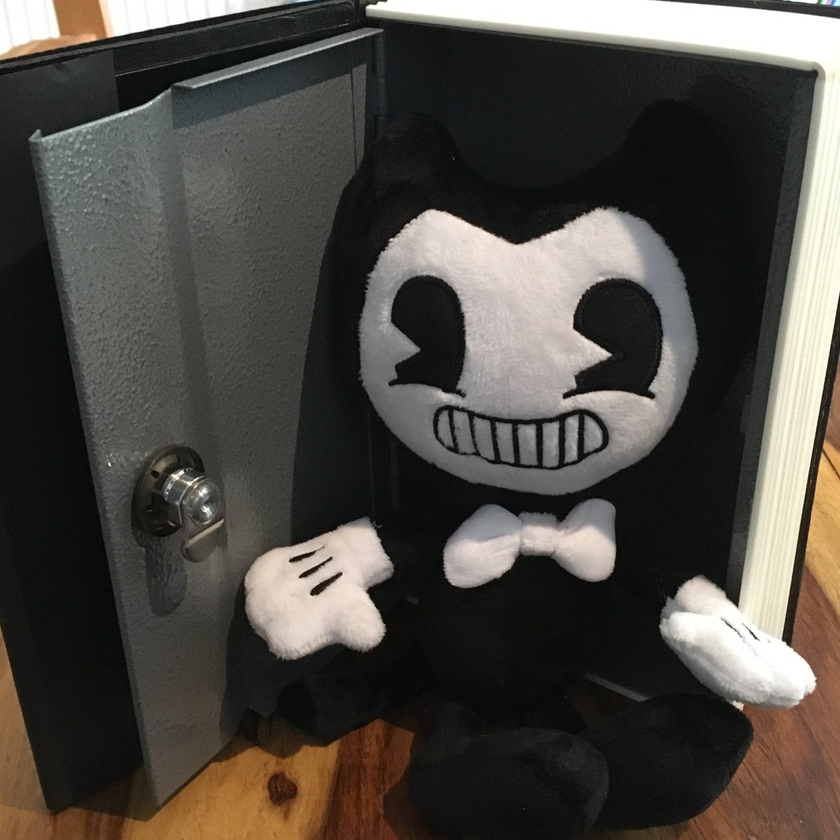 ToyConsultant's tweet photo. My recent creation: The Illusion of Living from @BATIMgame
Part of my #HalloweenCostume #SammyLawrence
@themeatly #Bendy_and_the_ink_machine https://t.co/Y31bz5plFn