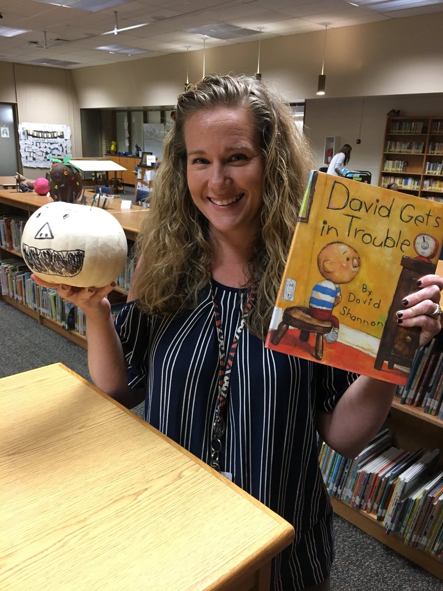 missmihelic's tweet photo. Pumpkins are taking over the library! 📚🎃 #brookwoodreaders https://t.co/RV66JUvrr5