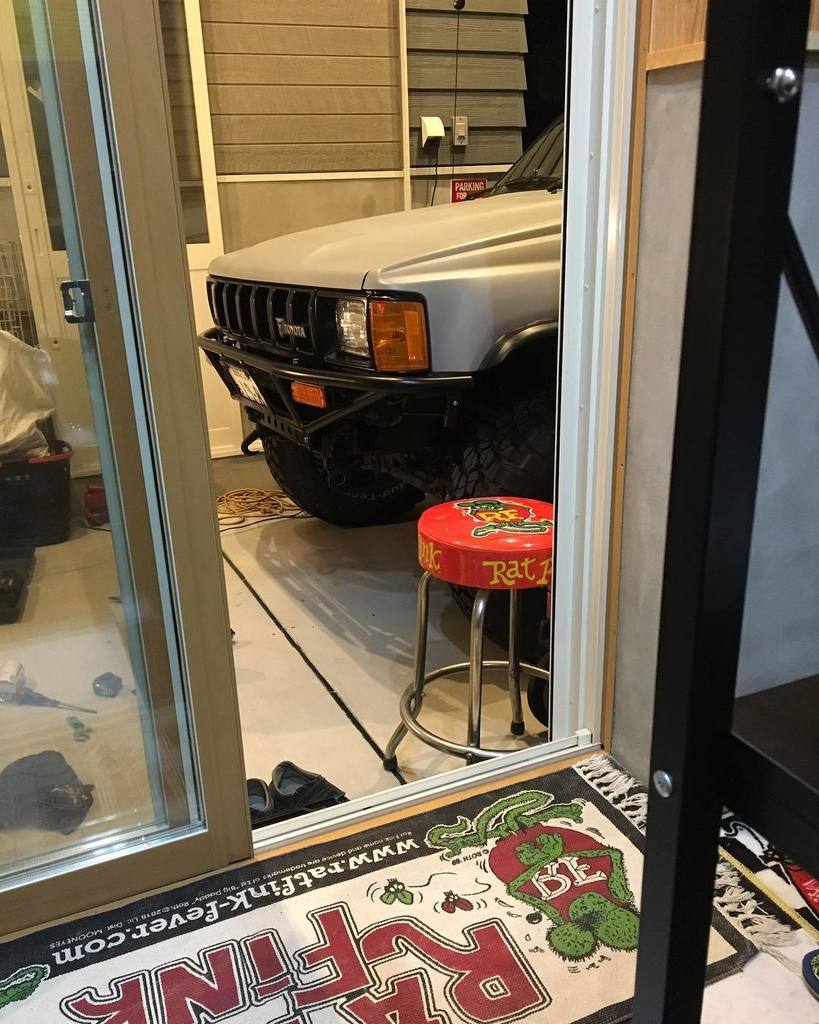 hidefinkdaddy's tweet photo. 狭くてもやっぱり部屋から眺められるのは良いです👍 #ガレージ #ラップサイディング #注文住宅 #firstgen4runner #hilux #hiluxsurf #ハイラックス #ハイラックスサーフ #ブリハイ #ラットフィ… https://t.co/HG8OEbFrYk https://t.co/NGJPTSPfv2