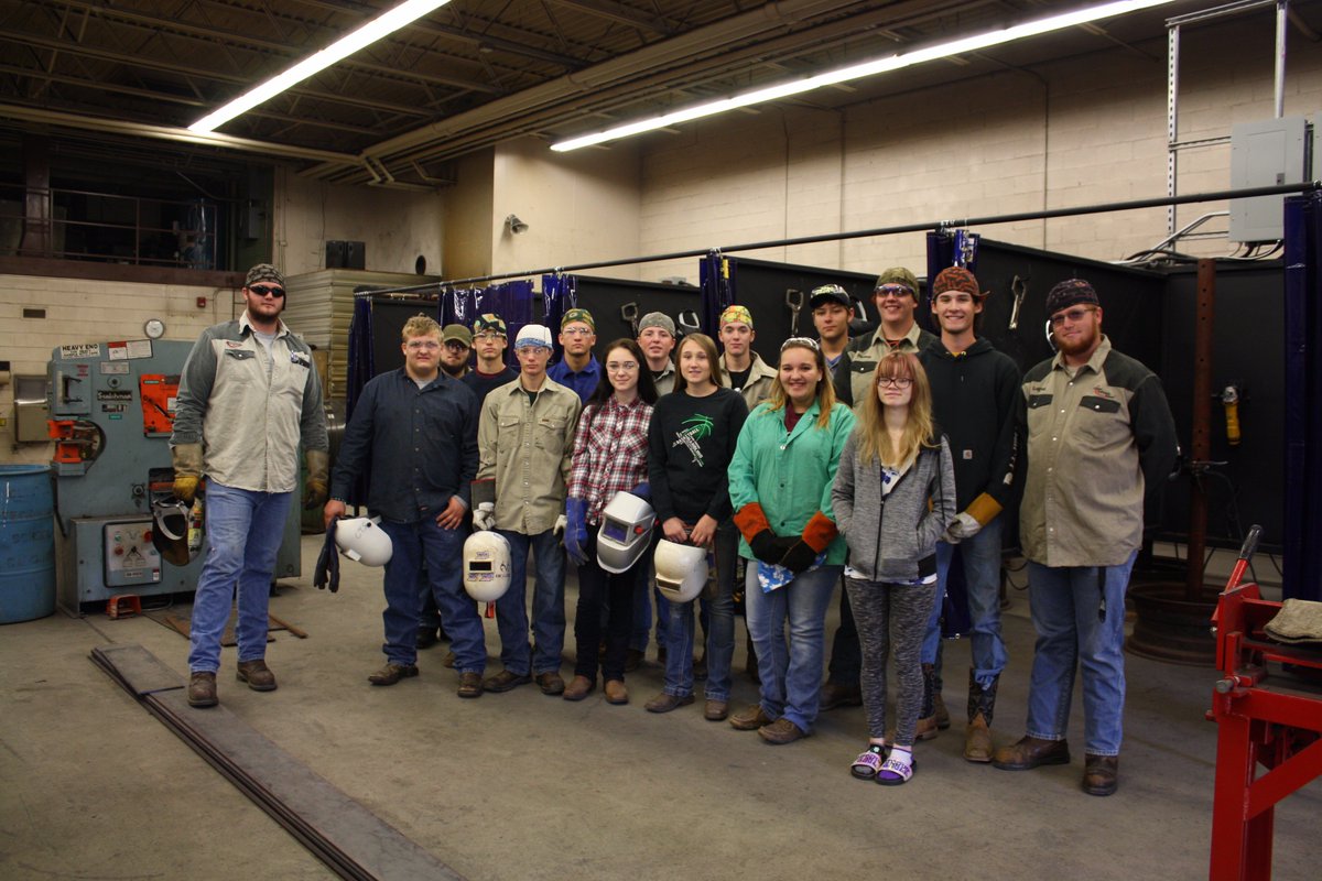CTSSectoo's tweet image. Morning Welding class getting ready to use new welding booths for the first time. @ClintonTechSch