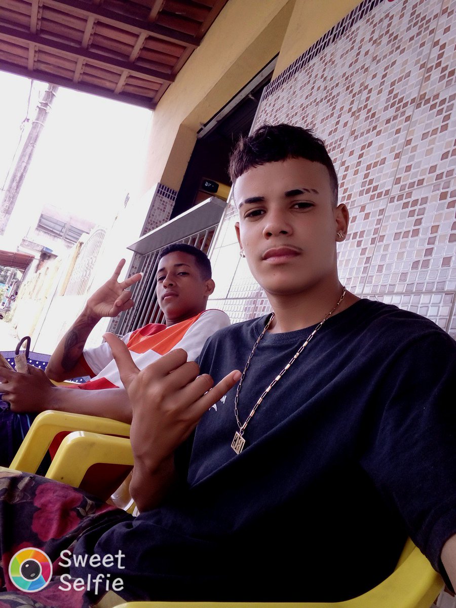 Menor89046568's tweet photo. Sangue do meu sangue er 🌊🏄🎈😎 https://t.co/QtZPpCI1vz