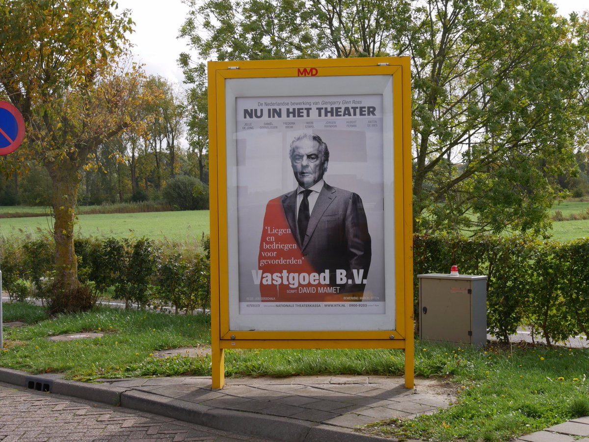 De nieuwe voorstelling Vastgoed B.V. van @KemnaSenf ​ te zien in het theater. Gebaseerd op Glengarry Glen Ross
youtu.be/fqttxaWzH5E #OOH
