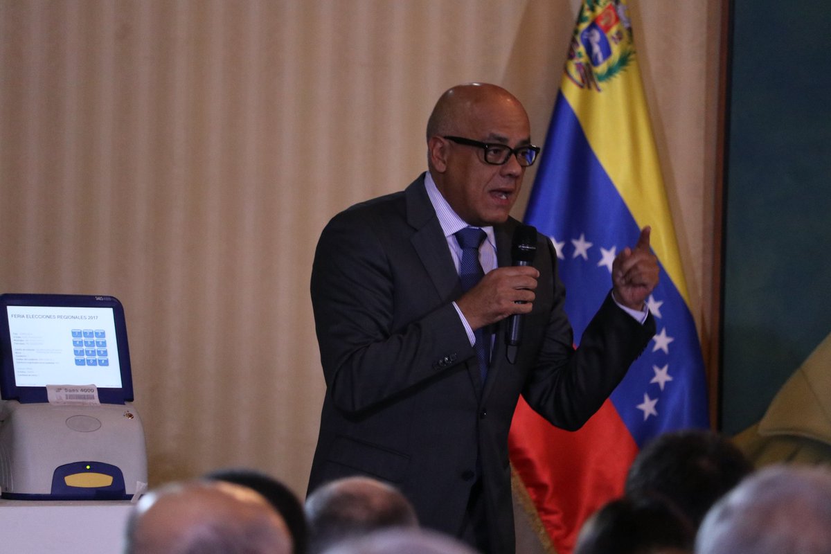 Cancilleria_ve's tweet photo. Canciller @jaarreaza y jefe del Comando de Campaña Zamora @jorgerpsuv explican al Cuerpo Diplomático proceso electoral del 15-O https://t.co/huEUxGr337