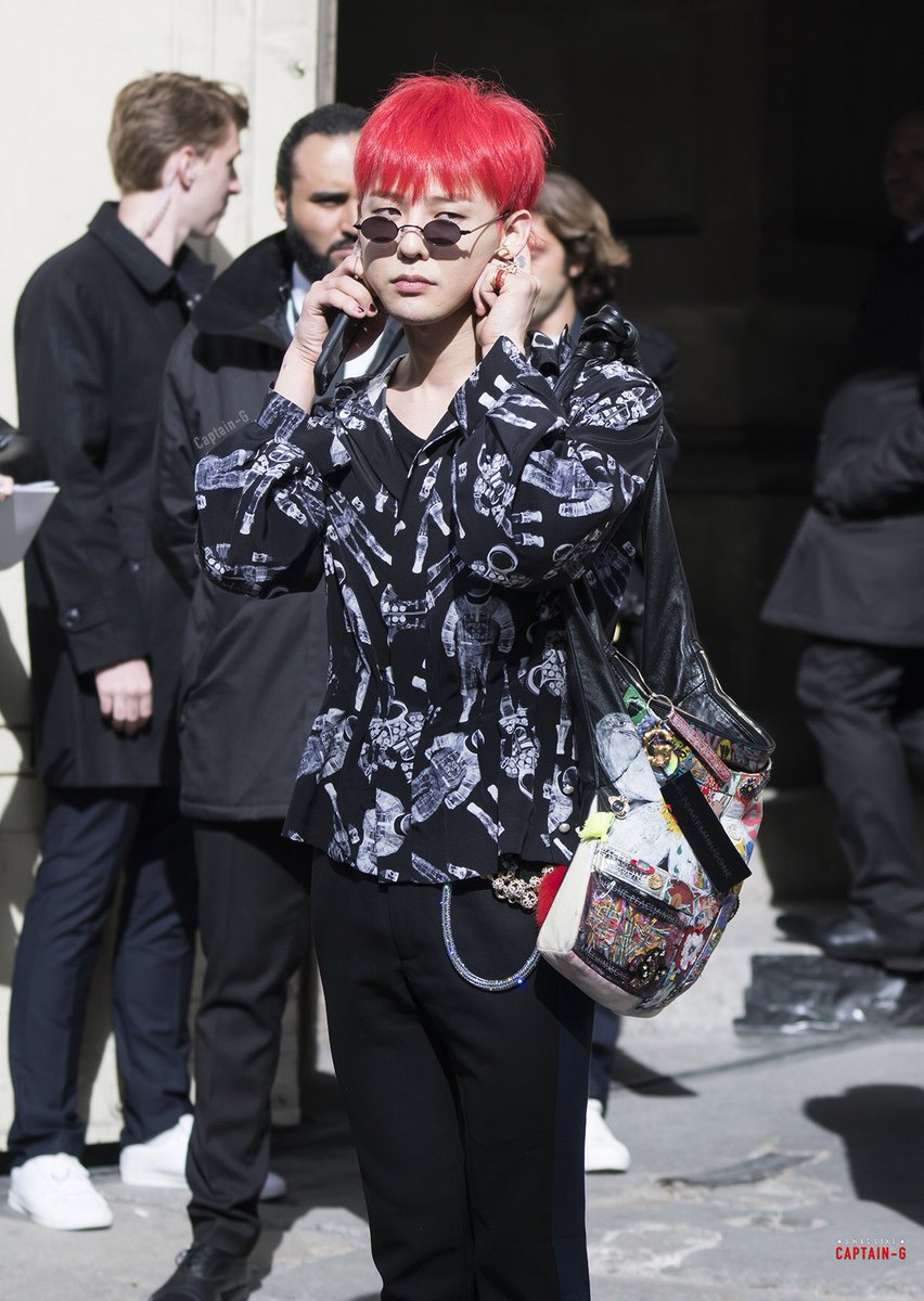CaptainG_818's tweet photo. 171007 GD @ Chanel SS18 Show HQ-3P ~~ #gdragon #kwonjiyong #pfw #ss18 https://t.co/PGtArGisWh