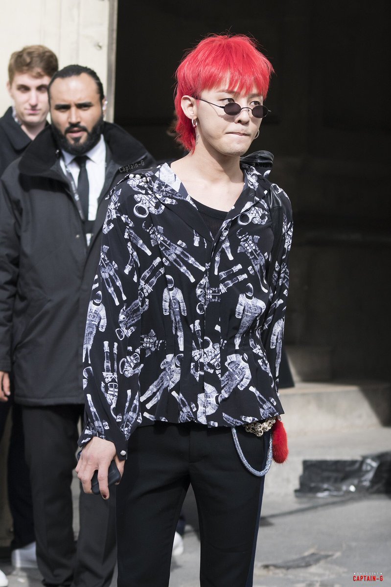 CaptainG_818's tweet photo. 171007 GD @ Chanel SS18 Show HQ-3P ~~ #gdragon #kwonjiyong #pfw #ss18 https://t.co/PGtArGisWh