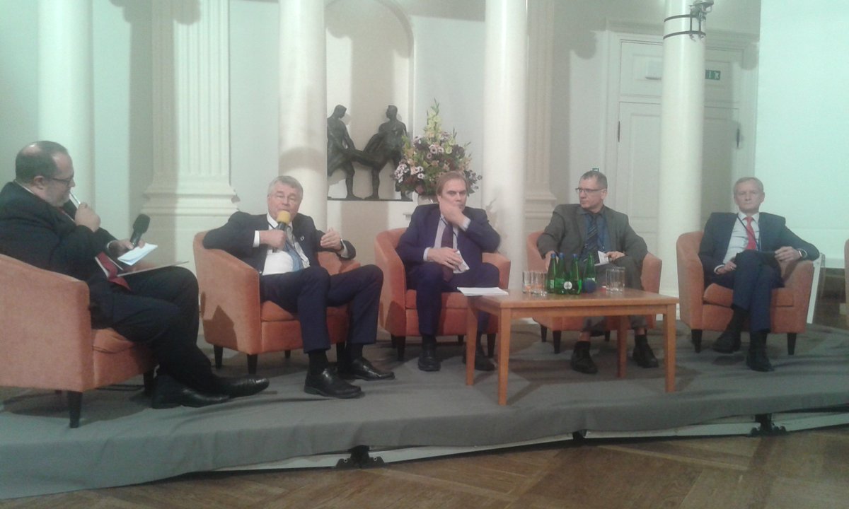 LidiaBorrellDam's tweet photo. Roundtable @eu at @TartuUniversity  concludes research and innovation in Europe needs good innovative regional ecosystems https://t.co/gVTtrBOCwx
