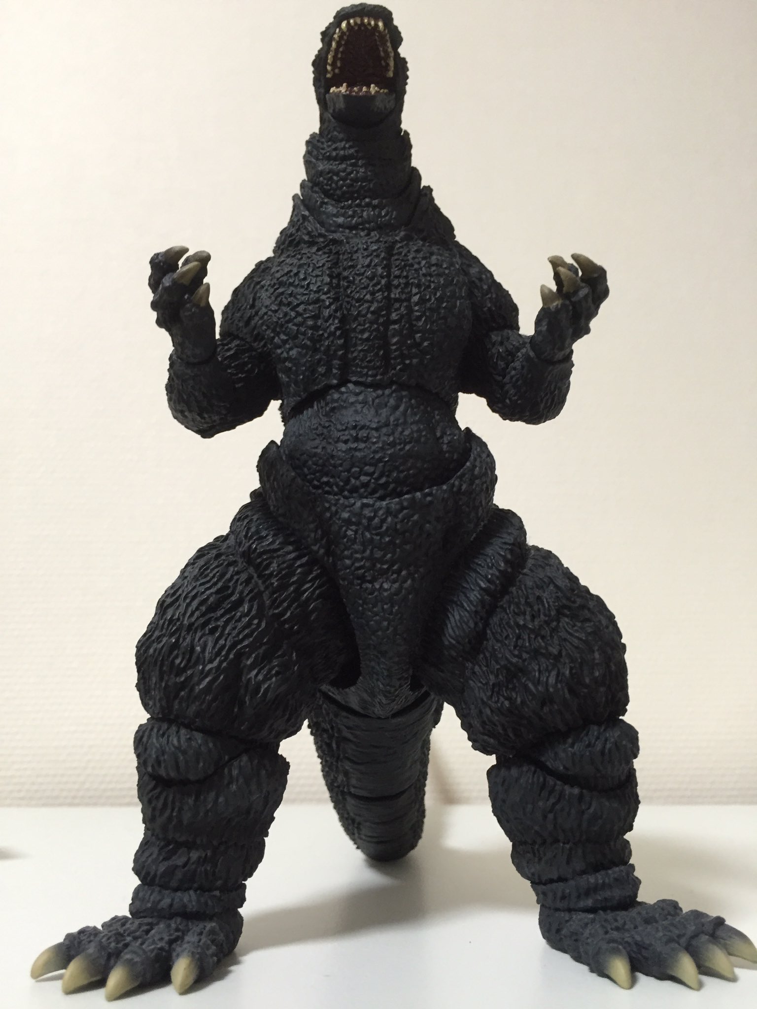 ペギラ2世 特撮リボルテックg2ガメラ 初めて買ったリボルテック リボルテックならではの幅広い可動域 でガシガシと遊べます また火球のフィギュアや小型レギオンの 超 ミニフィギュアなど付属品も付いています 個人的に小さめのサイズなのがちょっと残念